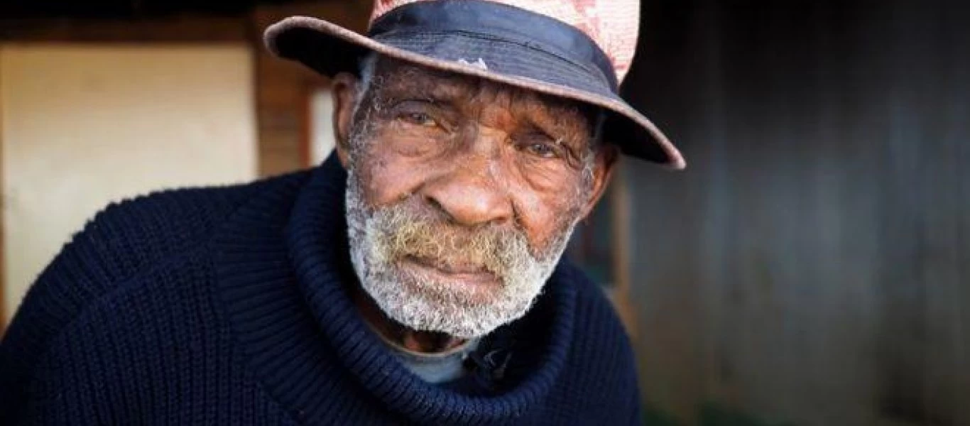 Πέθανε στα 116 ο γηραιότερος άντρας στον κόσμο - Με τον καημό πως δεν έστριβε τσιγάρα λόγω κορωνοϊού (βίντεο)